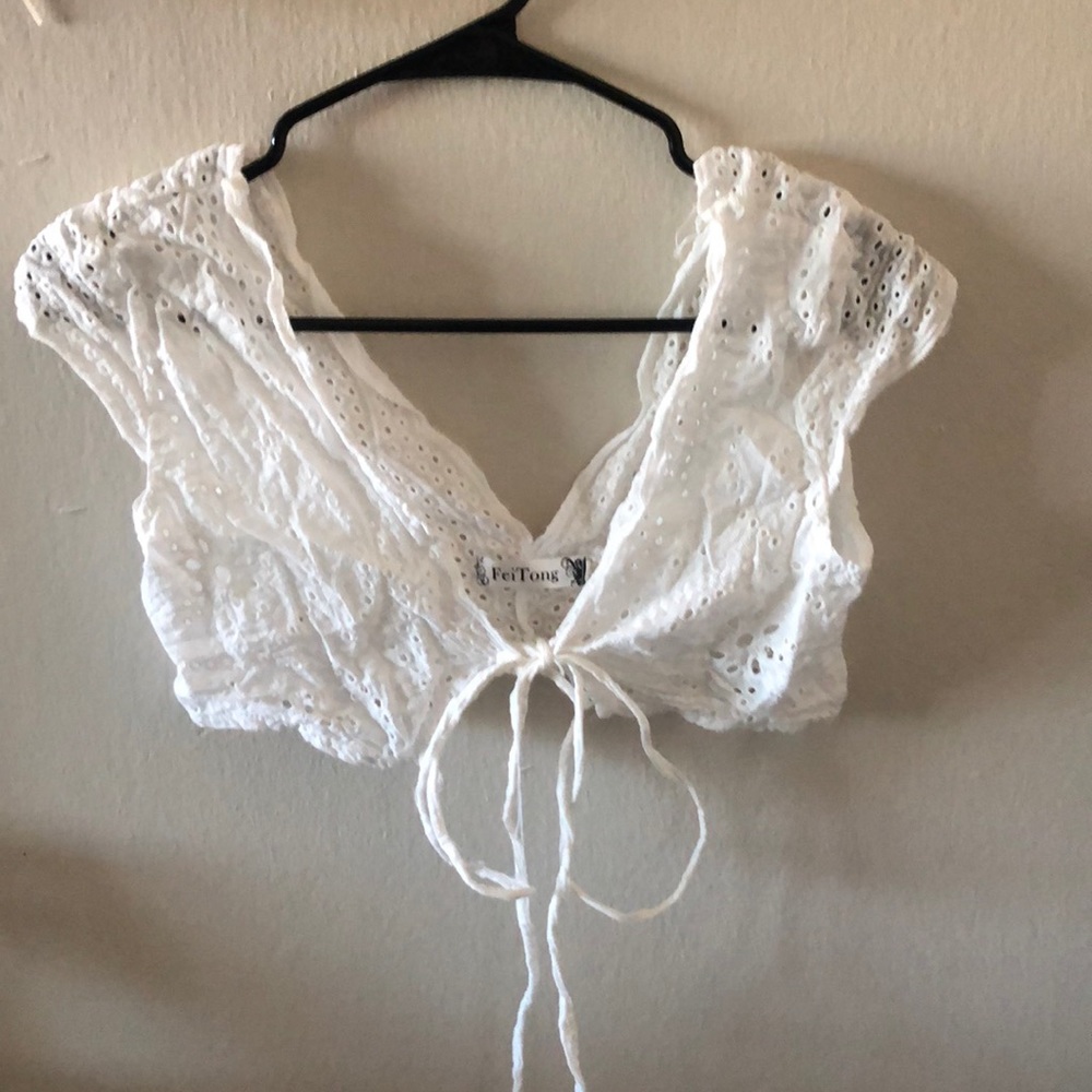 White tie crop